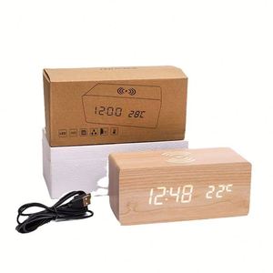 Horloge de table numérique électronique en bois avec rétroéclairage LED, surveillance de la température et de l'humidité, commande vocale, alarme, calendriers/dates, piles - Product Image 4