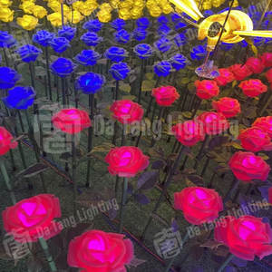 Elegantes Luces Decorativas LED de Rosas para Navidad, Resistentes al Agua IP65, para Jardines y Caminos, con Luz Cálida para Exteriores - Product Image 4