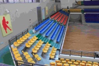 Siège de stade robuste et ergonomique à dossier haut en plastique résistant pour les matchs de football en plein air