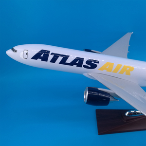 Modèle d'<span class=keywords><strong>avion</strong></span> en résine moulée sous pression <span class=keywords><strong>Atlas</strong></span> Air Boeing B777 1/160 de 47 cm, ornement d'aviation avec base de présentation - Product Image 2