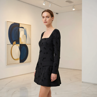 Robe mini noire unie à sequins tissés, taille naturelle, col carré, manches longues, pour soirée