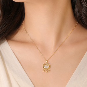 Collana con Ciondolo a Forma di Lucchetto Stile Occhio di Gatto, Accessorio Elegante da Donna per Uso Quotidiano - Product Image 2
