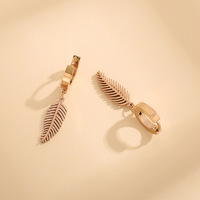 Boucles d'oreilles pendantes polyvalentes en acier inoxydable plaqué or rose, style minimaliste simple, avec pendentif plume, bijoux de niche