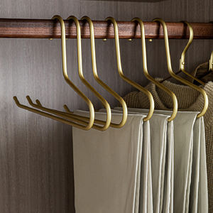 Vente en gros de cintre en aluminium Golden Space, barre de suspension antidérapante en Z, taquet français, flexible et brillant pour le salon - Product Image 2