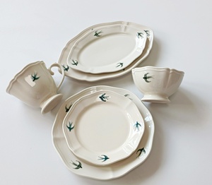 Vẽ tay hình bầu dục Retro tấm gốm Harmony giữa phong cách cổ xưa nuốt Tấm cứu trợ - Product Image 1