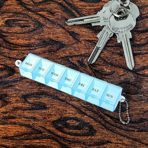 Organizador de Pastillas Portátil OEM para 7 Días con Llavero, Pastillero de Viaje de Plástico para un Almacenamiento Semanal Fácil - Product Image 3