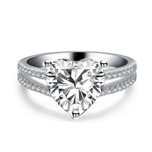 Anello da donna con zirconi intarsiati a forma di cuore, design elegante per feste di fidanzamento, regalo di gioielli da dito impilabile per tutti i giorni - Product Image 5