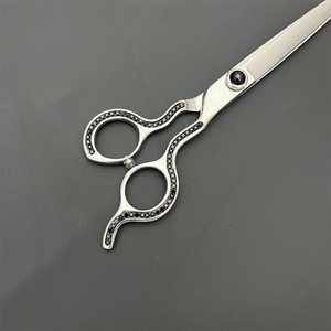 Tijeras de peluquería canina al por mayor de acero inoxidable de 7 pulgadas con mangos adornados para cortar el pelo de perros con comodidad - Product Image 3