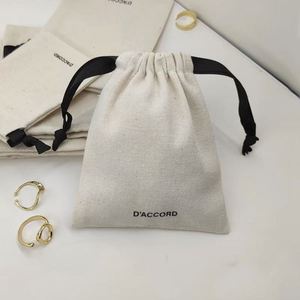 Pochette à cordon beige avec logo personnalisé, sac d'emballage en coton écologique, petit sac cadeau en mousseline naturelle pour bijoux, mariage - Product Image 3