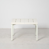 Table basse de patio en métal avec plateau à lattes blanc crème, finition thermolaquée, pour jardin, extérieur, balcon et terrasse - Vente en gros
