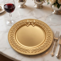 Assiette de présentation dorée classique Woju de 13 pouces, en plastique électroplaqué, avec bordure à nœud de Noël, pour la décoration de table de banquet