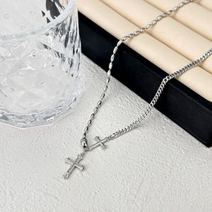 Collana Trendy in Ottone Placcato Rodio Bianco con Ciondolo a Croce e Zirconi Bianchi - Product Image 5