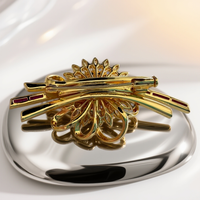 Broche en ruban de fleurs préservées de style européen, accessoire sur mesure pour banquets d'affaires qui dégage une présence imposante
