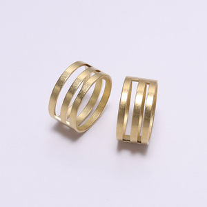 Anillo Geométrico de Moda en Oro KC, Unisex, Diseño Abrible para Estilizar, Ideal para Regalo - Product Image 3