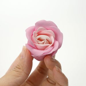 Boîte cadeau Saint-Valentin de 81 fleurs de savon en forme de rose à trois couches sans piédestal pour mariage et événements spéciaux - Product Image 6