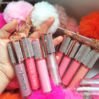 Vente en gros de gloss à lèvres vegan, rouge à lèvres liquide de luxe, haute qualité, longue tenue, rouge à lèvres avec strass, gloss à lèvres diamant avec chaîne pompon
