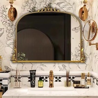 Miroir de salle de bain mural doré antique à cadre cintré, style baroque, orné de motifs festonnés, pour coiffeuse, vente en gros