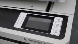 เครื่องพิมพ์ยูวีแบบแท่นราบอัตโนมัติสำหรับงานอุตสาหกรรม รุ่น UV6090-3 - ใหม่ ขนาด 60x90 ซม. สำหรับพิมพ์วัสดุเฟล็กซ์และพิมพ์ลายไข่ เหมาะสำหรับโรงงานและร้านค้าที่รับทำตามสั่ง - Product Image 5