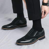Chaussures Oxford Brogue pour Hommes, avec Design Bicolore et Lacets, Idéales pour les Occasions Formelles, les Tenues Décontractées Professionnelles et les Soirées