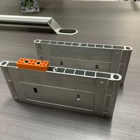 Plaque d'extrusion en alliage d'aluminium usinée CNC sur mesure pour module de batterie, destinée aux nouveaux systèmes de stockage d'énergie