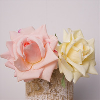 Handgevoelde, hydraterende, korte kunstmatige rozen met real touch effect voor bruiloft, huisdecoratie en bloemstukken.