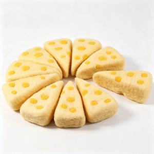 Jouet pour <span class=keywords><strong>chat</strong></span> en feutre de laine biologique en forme de <span class=keywords><strong>fromage</strong></span>, non toxique, fait main, rempli de catnip naturel, jouet interactif amusant pour animaux de compagnie - Product Image 1