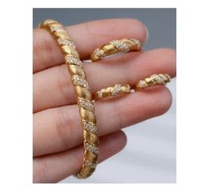 Juego de Joyería de Oro de 18K, Pulsera, Aretes y Anillo Personalizados, Listos para Enviar desde Fábrica en China, MOQ 1 Juego, Caja de Regalo - Product Image 1