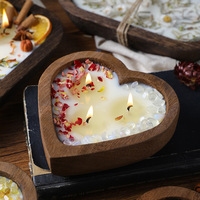 Bougie parfumée en cire de soja avec fleurs de fruits séchés, dans un bol en bois, sur un plateau en bois en forme de cœur ou d'ovale, avec décorations en cristal, pour la décoration de table à la maison et comme cadeau de mariage