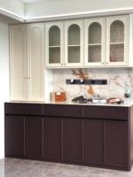 Buffet de cuisine personnalisé avec comptoir en pierre, panneau modulaire, design traditionnel, bois massif stratifié