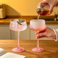 Verre à cocktail élégant pour femme, gobelet dégradé rose givré, style Ins, design classique minimaliste, coupe spéciale à pied haut