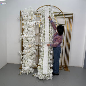 ดอกกุหลาบประดิษฐ์สีขาวเนียนหรู ทำมือ สำหรับงานแต่งงาน วันวาเลนไทน์  พร้อมผ้าปูทางเดินยาว - Product Image 4