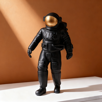 Figurine d'astronaute sculptée en résine, écologique, personnage de film et de télévision, décoration moderne pour la maison, thème spatial, ornement décoratif pour bureau