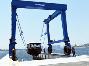 Grúa marina móvil de servicio pesado de 600, 800 y 1200 toneladas, elevador de embarcaciones con ruedas de caucho, grúa pórtico marina, lanzador de embarcaciones para puertos - Product Image 4