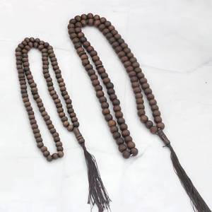 Misbaha YASEEN de Diseño Étnico Vintage con Textura de Madera de Sándalo, 99 Cuentas de Resina Simulada de Madera de 10mm, Joyería Islámica para el Adoración - Product Image 1