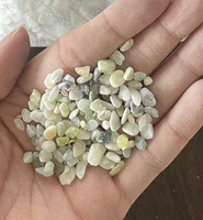 Полированные натуральные гальки, разноцветный смешанный гравий и речные камни, подходящие для использования в садах и на открытом воздухе.