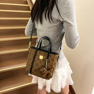 Bolsos de Diseñador al por Mayor, Hechos de Material PU con Forro de Poliéster, con Correas para el Hombro y Asas de Mano 5523 - Product Image 3