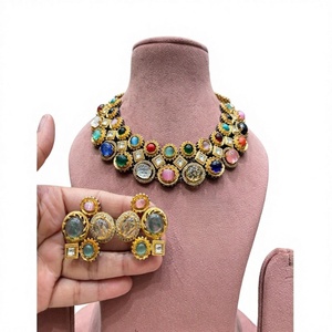 Ensemble collier et boucles d'oreilles en or plaqué laiton de qualité supérieure, tendance et glamour, avec moissanite, pour femmes, pour les occasions de mariage et de fête - Product Image 2