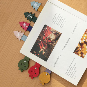 Marcapáginas Navideño para Regalo de Profesoras Lectoras, Bonito Marcapáginas con Forma de Árbol de Navidad, Regalos para Mujeres, Marcapáginas de Cuero con Forma de Manzana Roja - Product Image 2