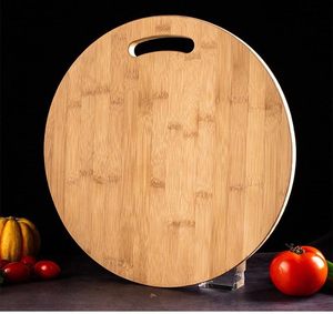 Planche à découper circulaire en bois massif personnalisable avec trous pour accrocher et maintenir, idéale pour couper le steak, les fruits et les légumes - Product Image 6