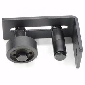 Guide <span class=keywords><strong>de</strong></span> sol pour <span class=keywords><strong>porte</strong></span> coulissante <span class=keywords><strong>de</strong></span> grange, design encastré, montage mural, rouleau inférieur réglable, plat, anti-rayures, quincaillerie pour <span class=keywords><strong>porte</strong></span> <span class=keywords><strong>de</strong></span> grange - Product Image 2