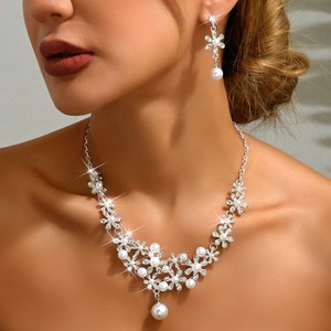 Magnífico Conjunto de Joyería para Boda de Estilo Oriental, Elegante Collar y Pendientes de Latón Plateado con Circonitas - Accesorios de Moda al por Mayor - Product Image 5