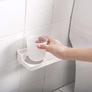 Portavasos minimalista blanco de montaje en pared, que ahorra espacio, para uso en el baño - Product Image 1