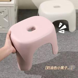 Tabouret en plastique de couleur crème, épais et durable, pour la maison, le salon, la salle de bain, la douche, chaise à porter des chaussures - Product Image 1