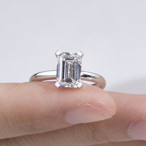 แหวนเพชรเม็ดเดี่ยวทรงเหลี่ยมมรกต 18k รุ่น MSR-2097 จาก Messi Jewelry แหวนหมั้นเพชรเลี้ยงในห้องปฏิบัติการ - Product Image 5