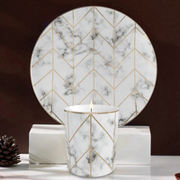 Service de table en porcelaine fine à motif géométrique doré en chevron et veine de marbre blanc, style luxe moderne, pour hôtels, restaurants et maisons