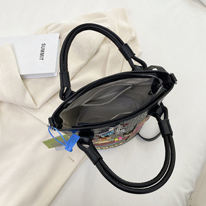 Bolso Tote Casual Portátil con Estampado de Cocodrilo, Bordado a Mano, Contraste de Color, Cierre de Cremallera, Forro de Poliéster Extraíble - Product Image 2