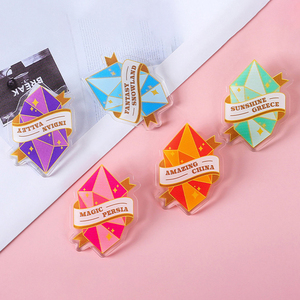 Venta al por mayor de insignias acrílicas de dibujos animados, adornos decorativos para ropa y bolsos, regalos impermeables de alta definición - Product Image 4