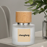 Bouteilles de parfum en verre dépoli transparent en gros, 30ml, 50ml, 100ml, avec bouchons à vis en bois, emballées en boîte, avec options de capacité de 25ml et 120ml