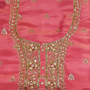 Salwar Kameez tradicional indio de mujer bordado a mano sin costuras de diseñador moderno con protección solar para fiesta tamaño libre - Product Image 1