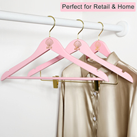 Cintres en bois rose élégants et de haute qualité avec pinces dorées, antidérapants, robustes, de luxe, pour robes, jupes et pantalons